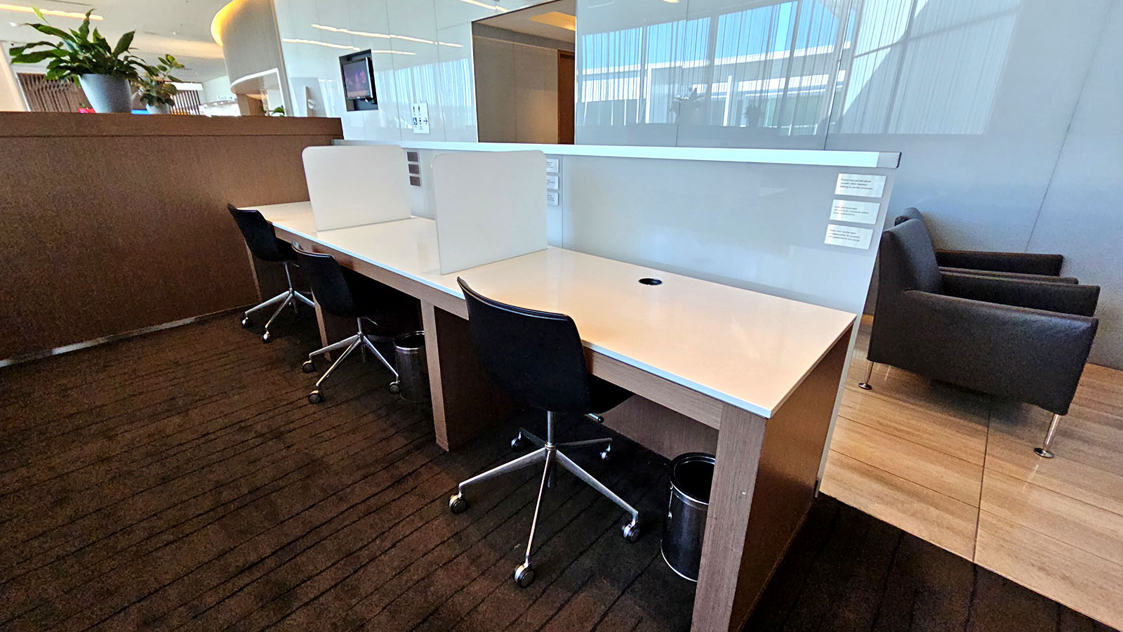 Computer area in the Qantas Domestic Business Lounge, Canberra