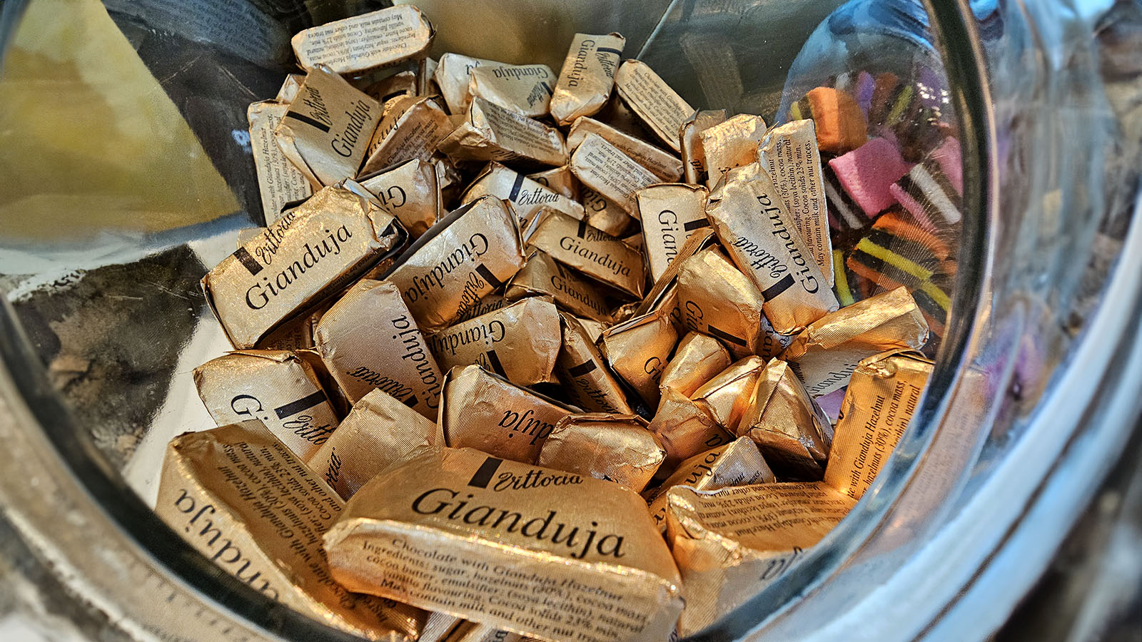 Nibbles in the Qantas Domestic Business Lounge, Canberra