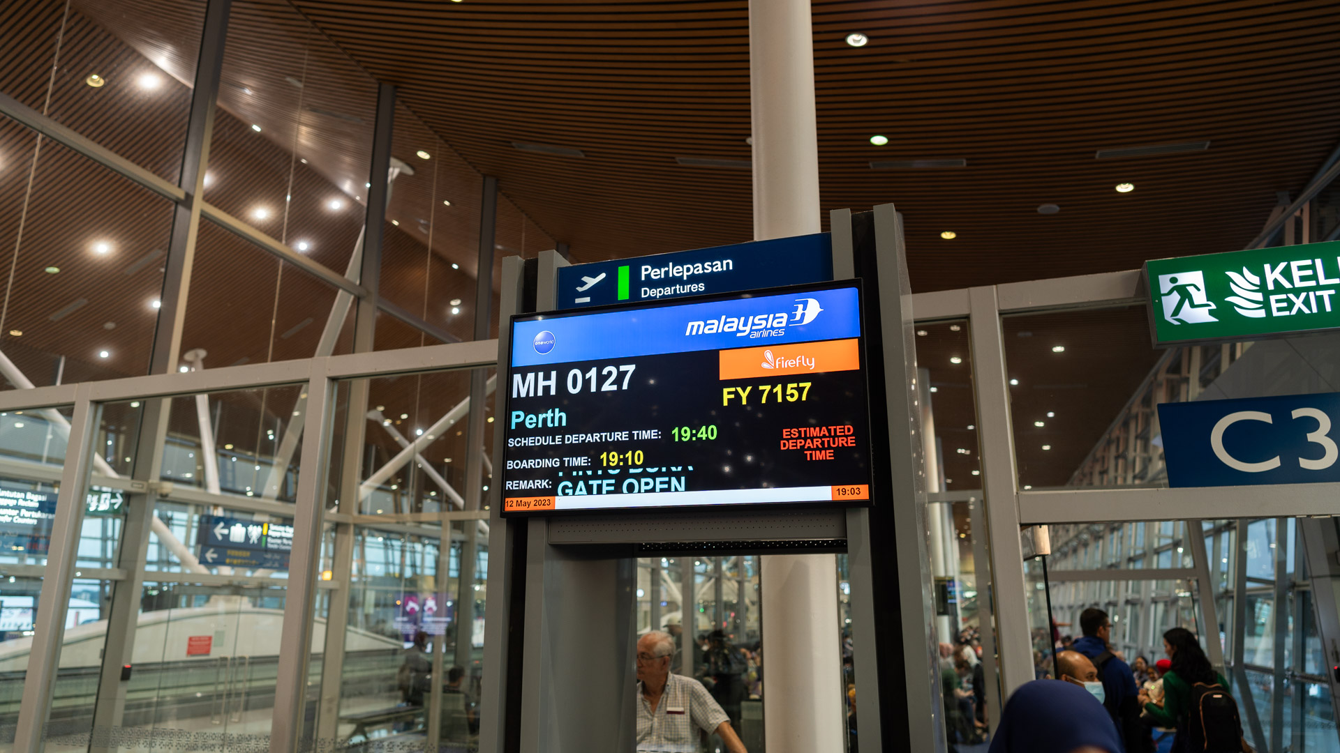 Malaysia Airlines A330 Economy Perth boarding