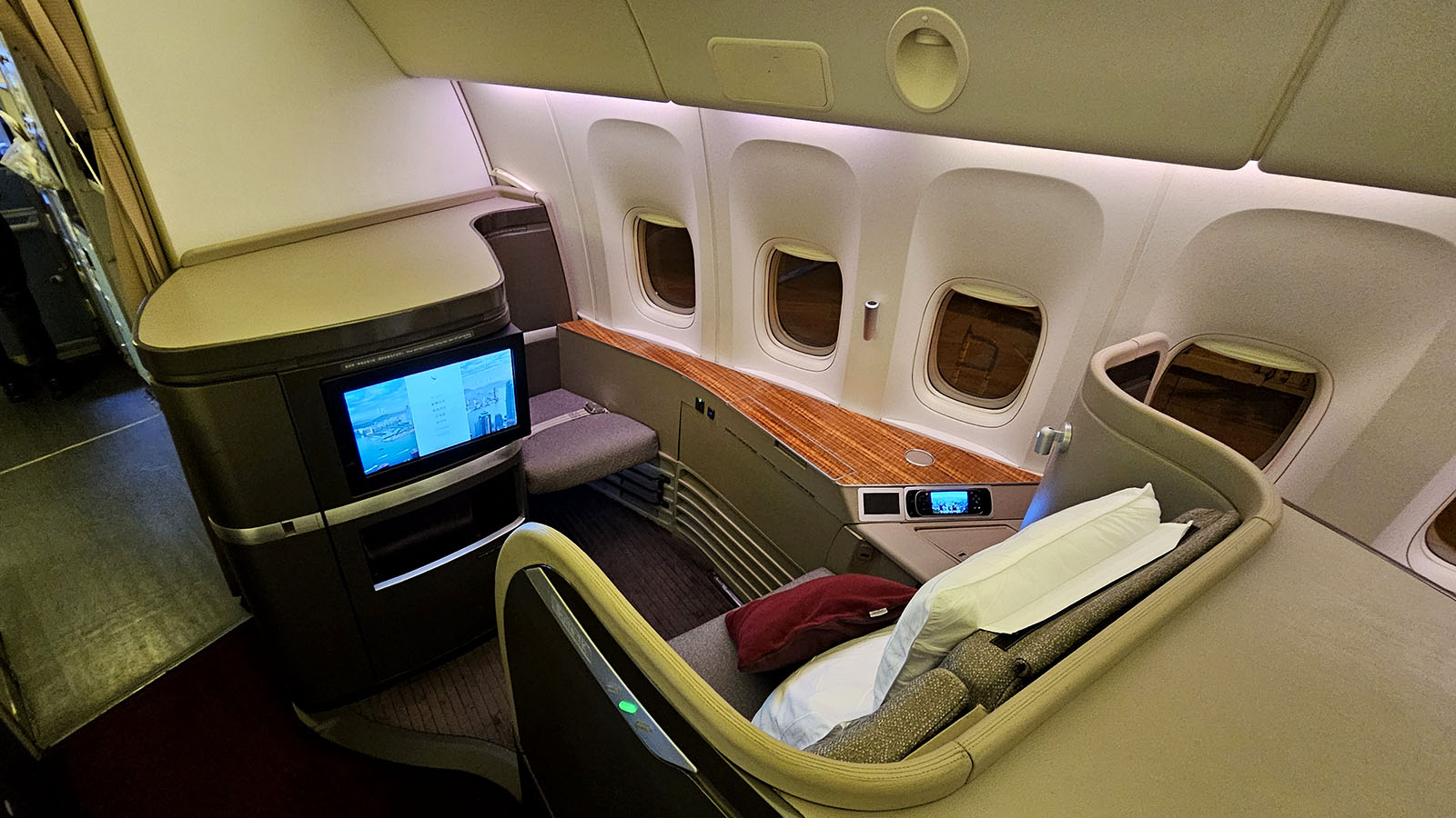 Seating in First Class on the Cathay Pacific Boeing 777