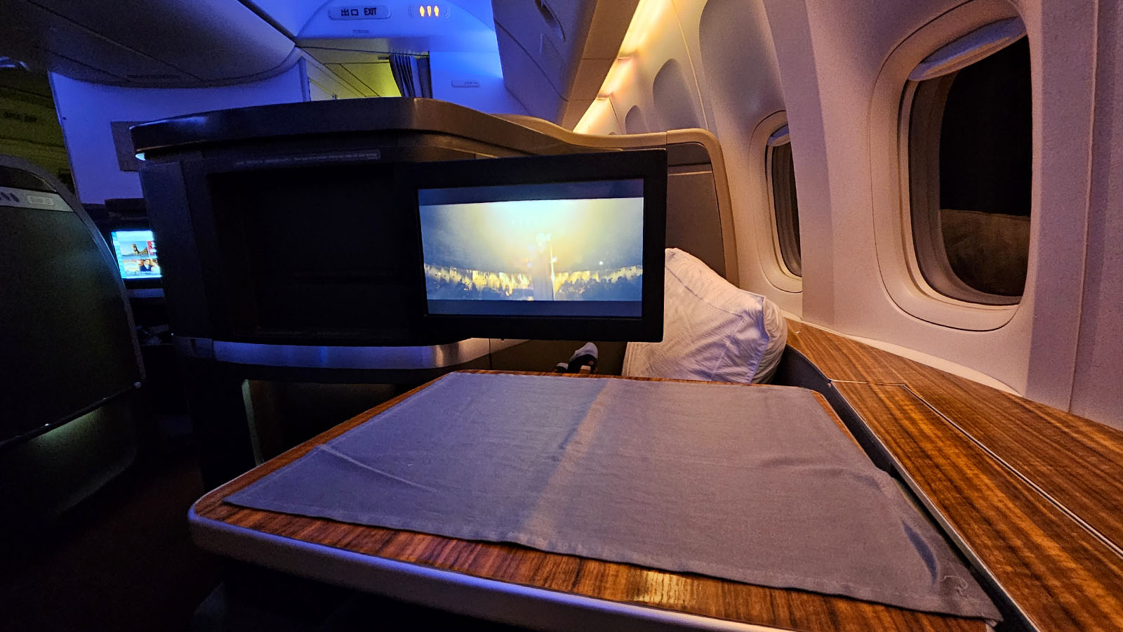 Dine in First Class on the Cathay Pacific Boeing 777