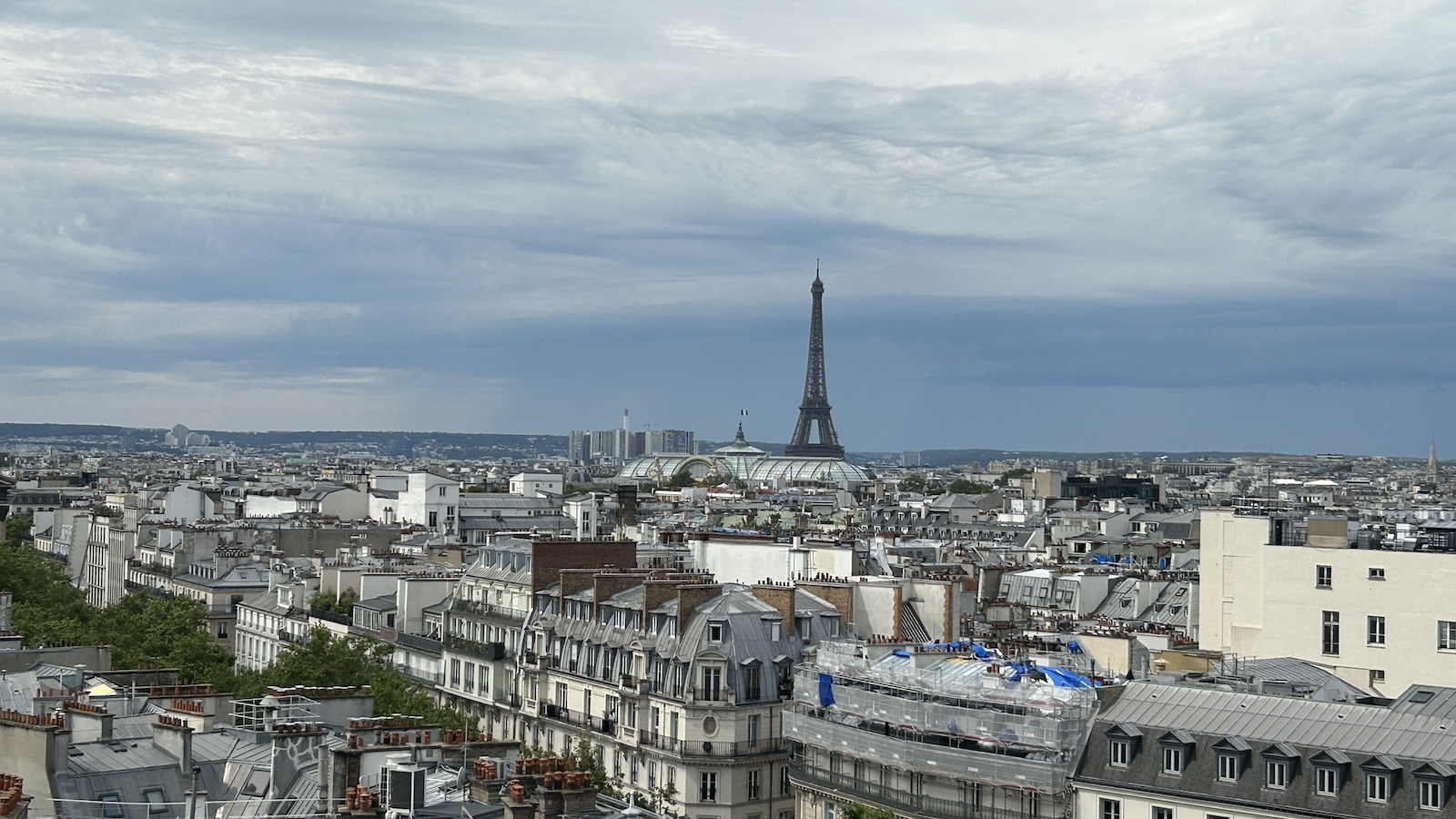 Qantas Perth Paris City Eiffel Tower in Distance Point Hacks by Daniel Sciberras