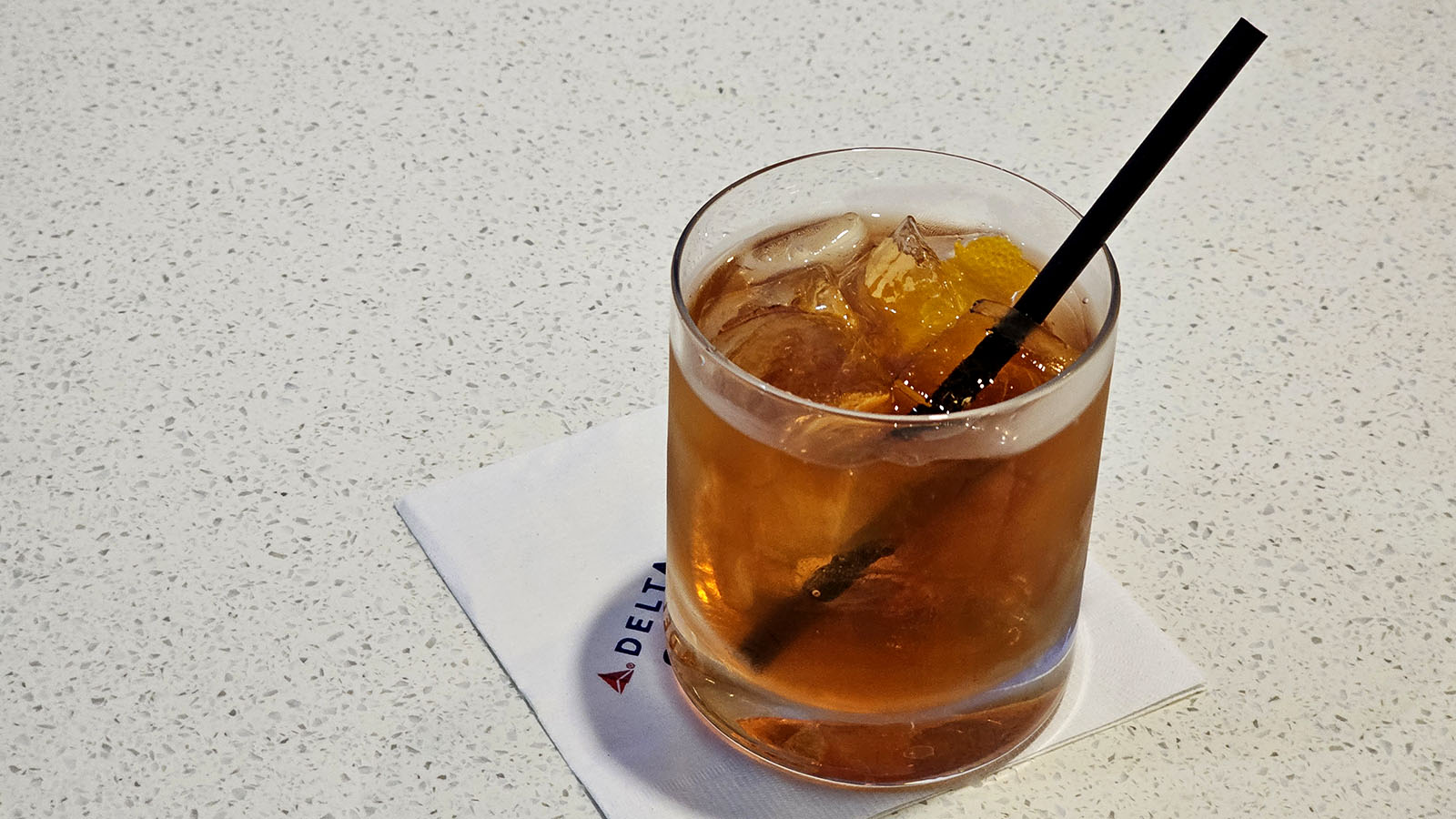 Cocktail in the Delta Sky Club LAX T2