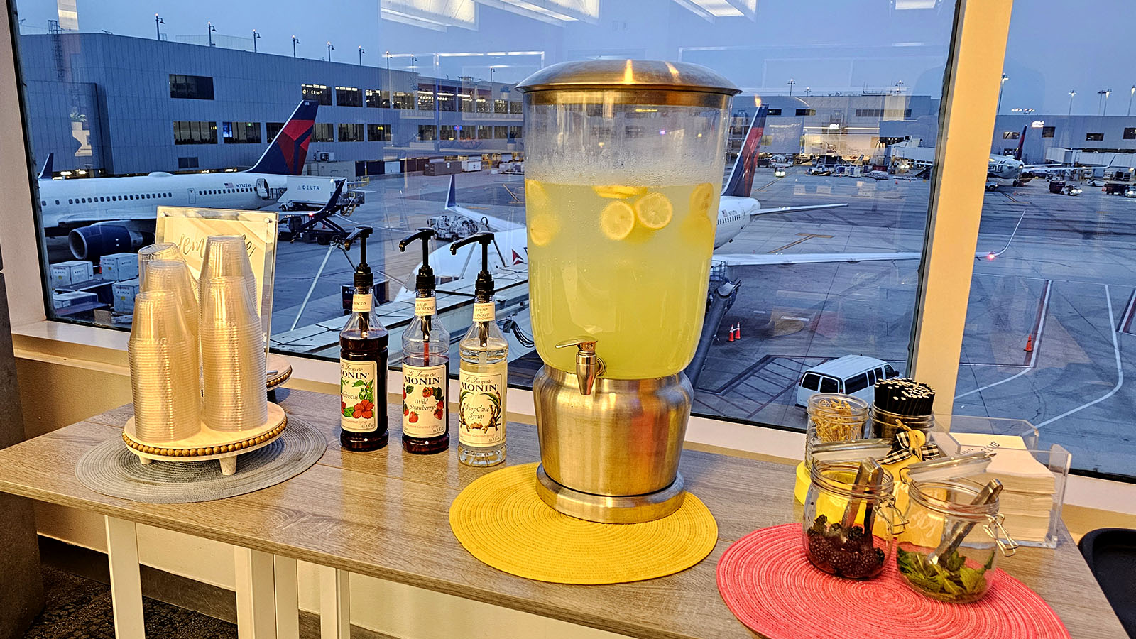 Drinks in the Delta Sky Club LAX T2