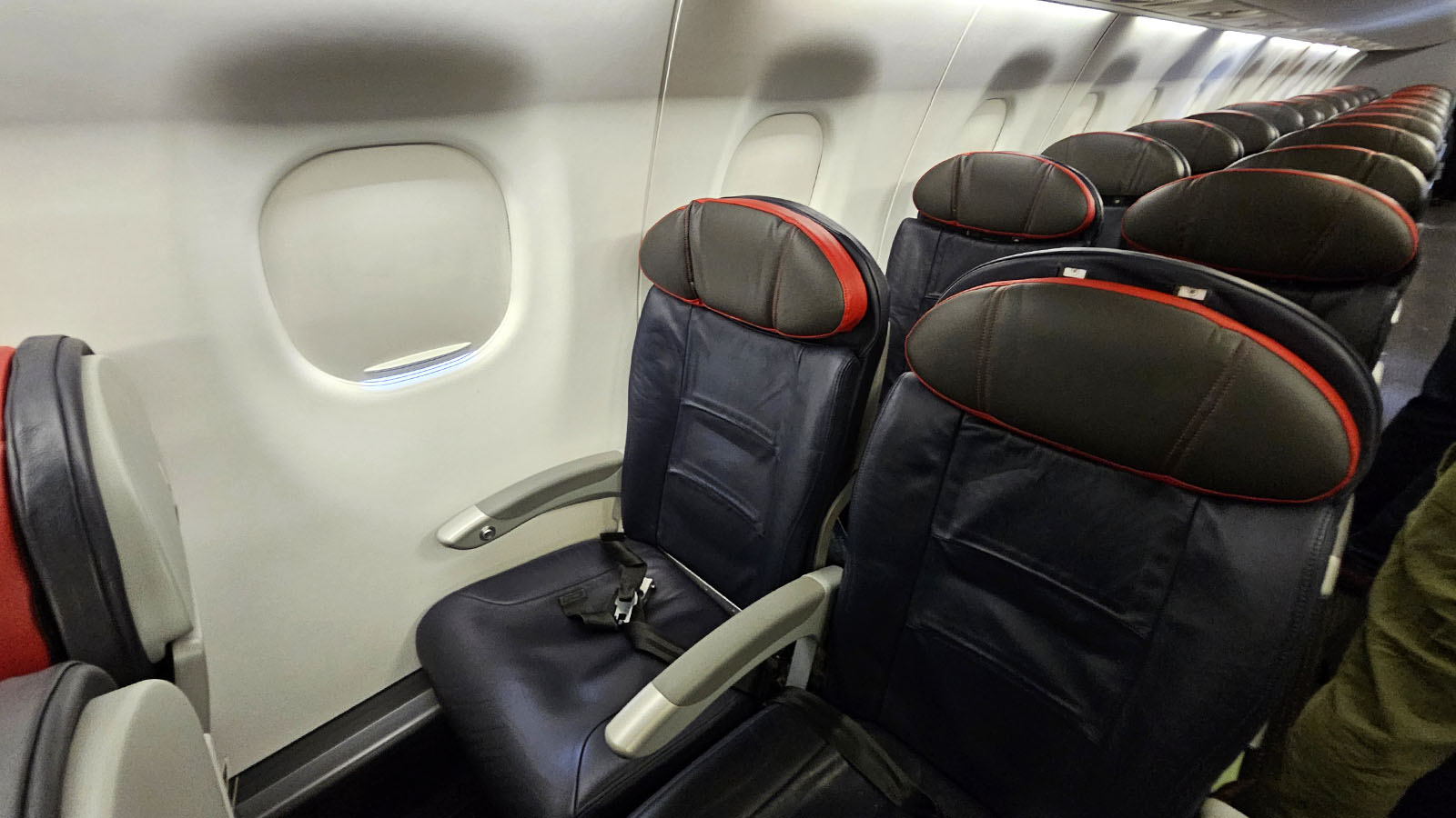 Seating in American Eagle Embraer E175 Economy Class