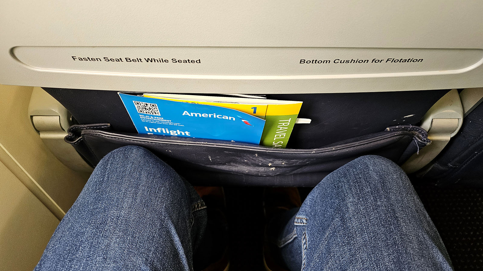 Knee space in American Eagle Embraer E175 Economy Class