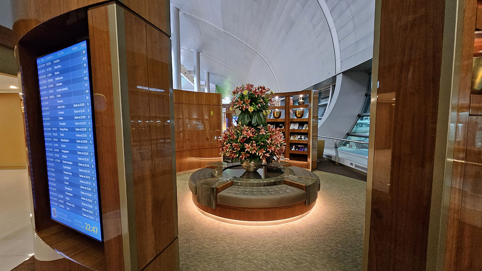 Entry foyer in The Emirates Lounge, Dubai