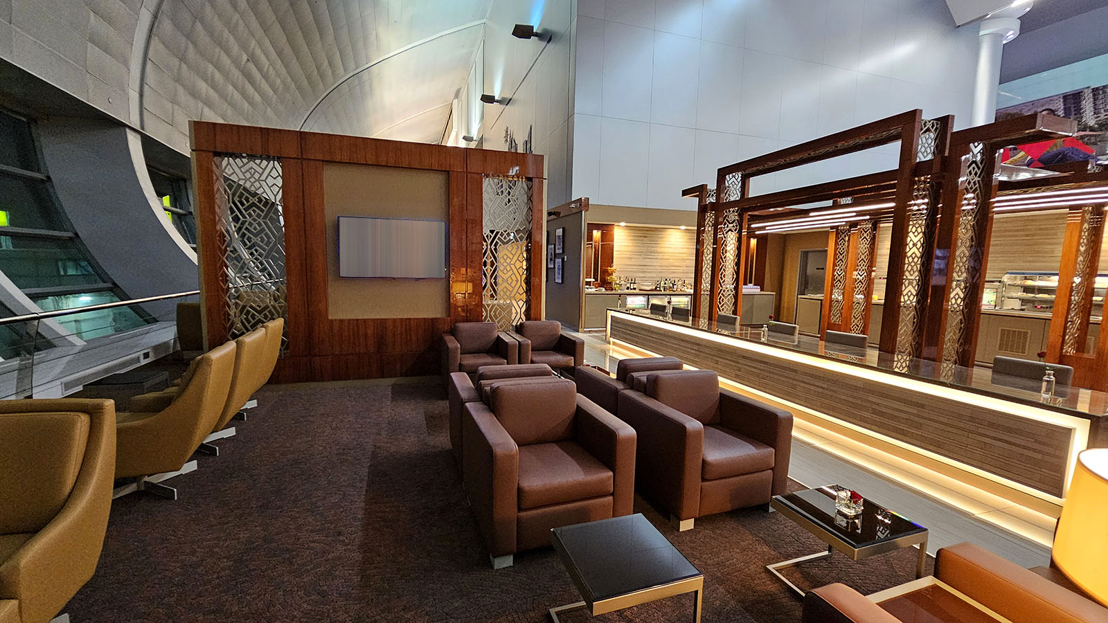 Long shot of The Emirates Lounge, Dubai