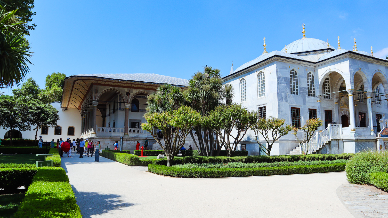 Topkapi Palace courtyard