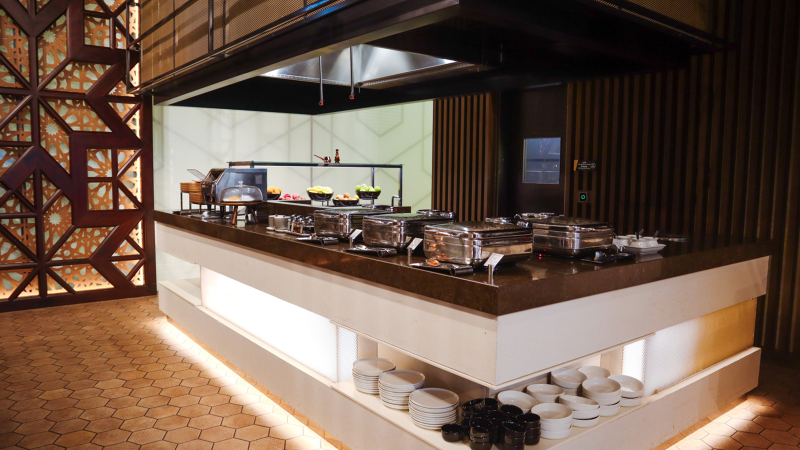 Liwan Global Dining live cooking station, Etihad lounge AUH