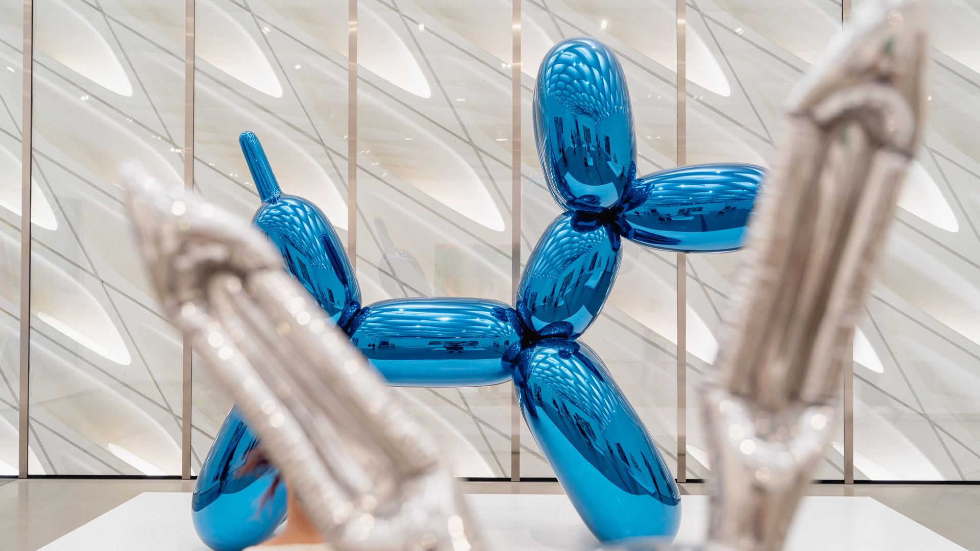 LA The Broad Balloon Dog Blue