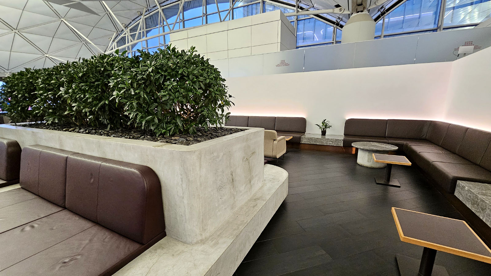 Quiet area in the Qantas Hong Kong Lounge