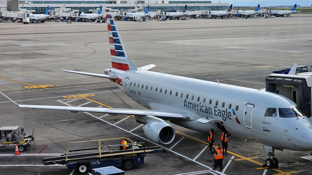 American Airlines Embraer E175 flying First Class