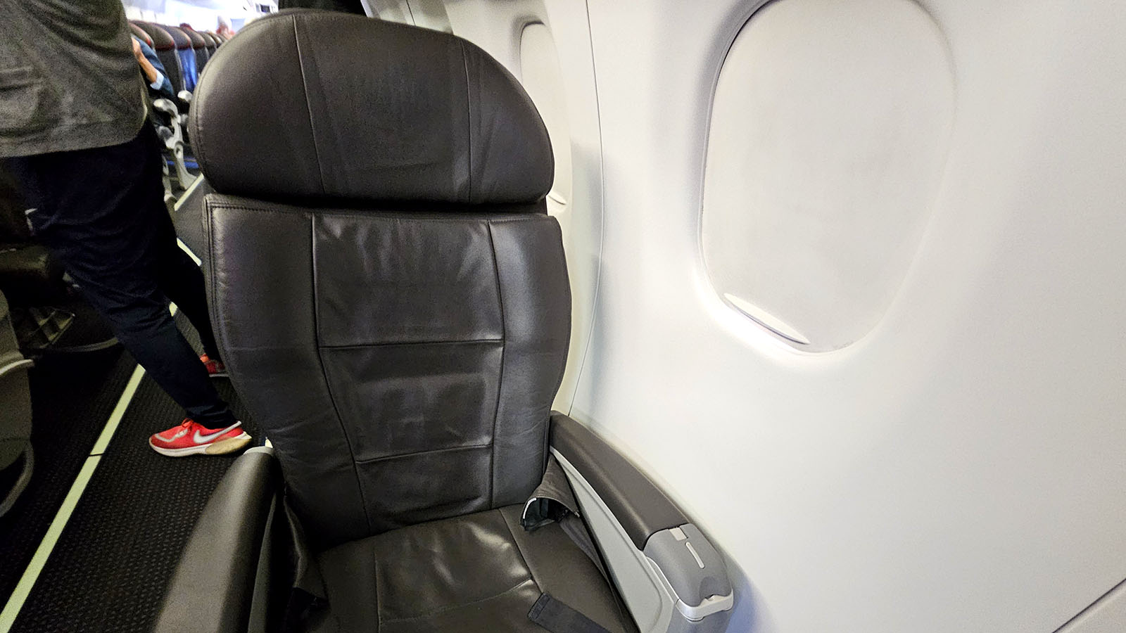 Best seat in American Airlines Embraer E175 First Class