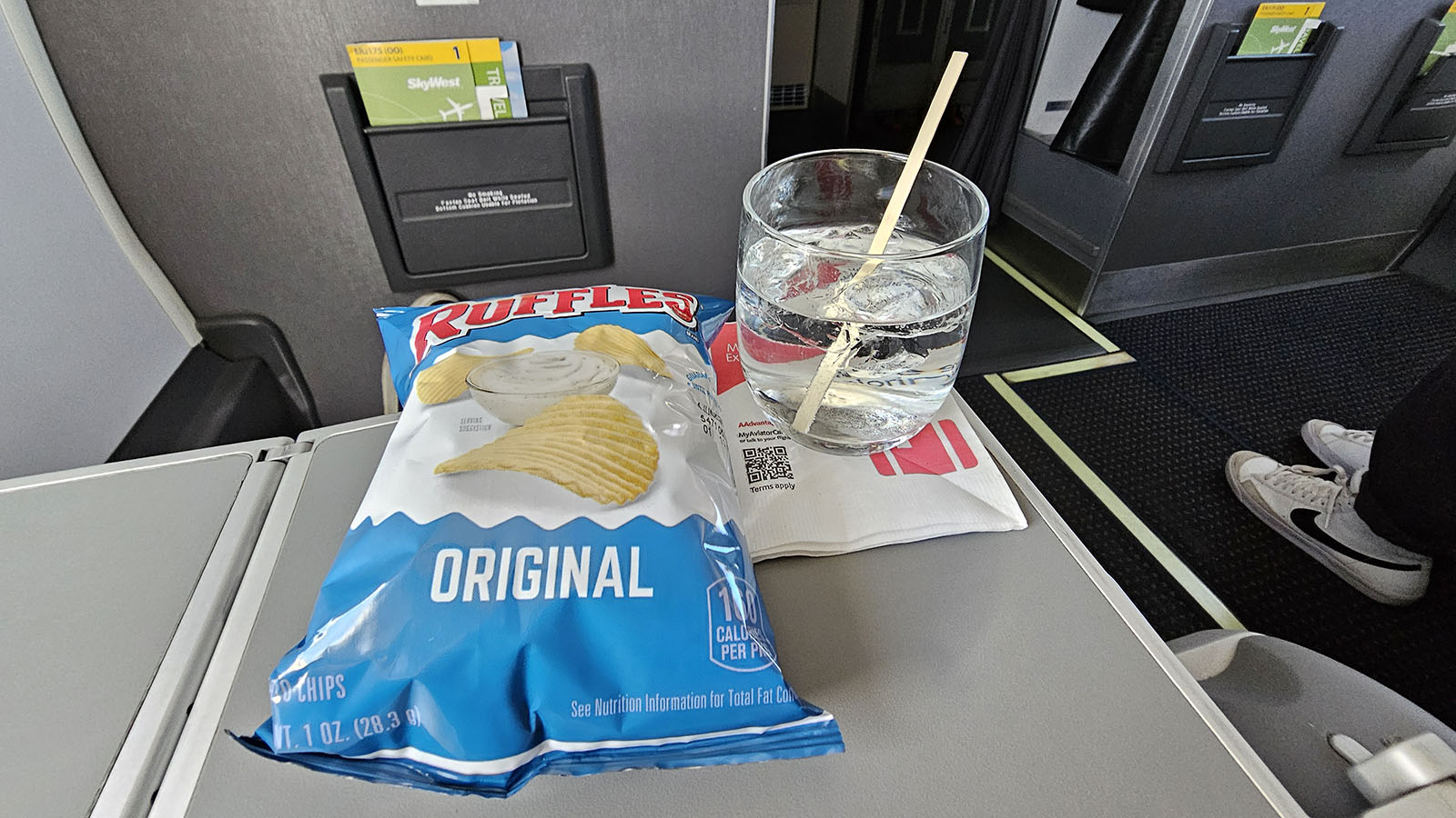 Gin and tonic in American Airlines Embraer E175 First Class