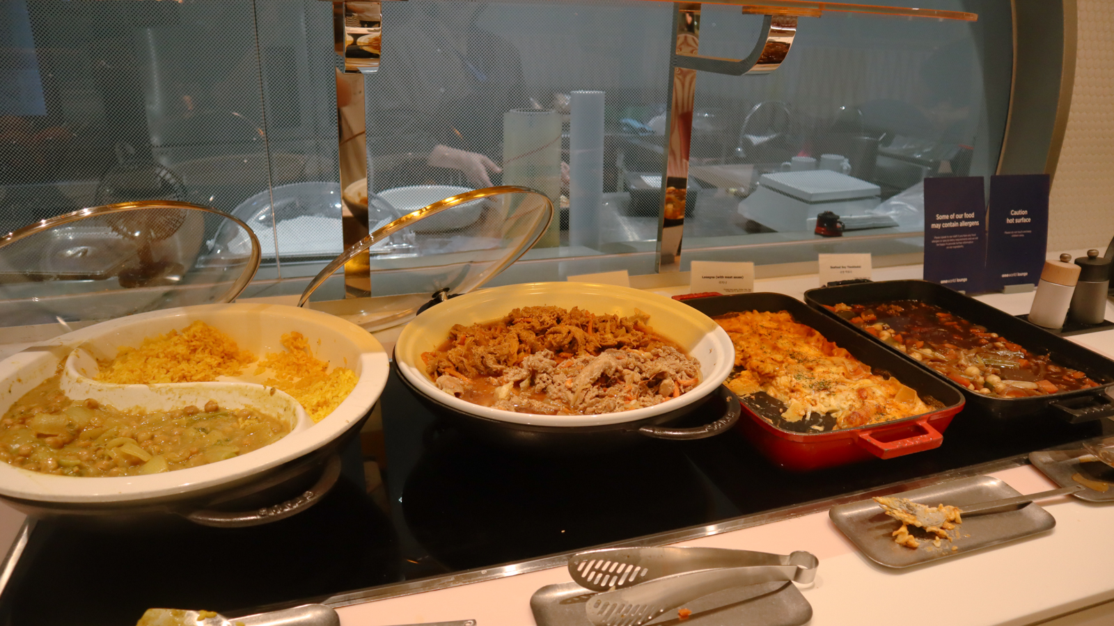 Hot food selection at oneworld Lounge, Seoul