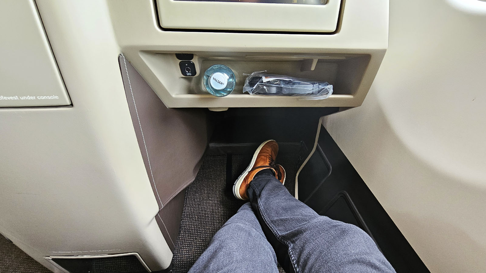 Legroom in SWISS Airbus A330 Business Class