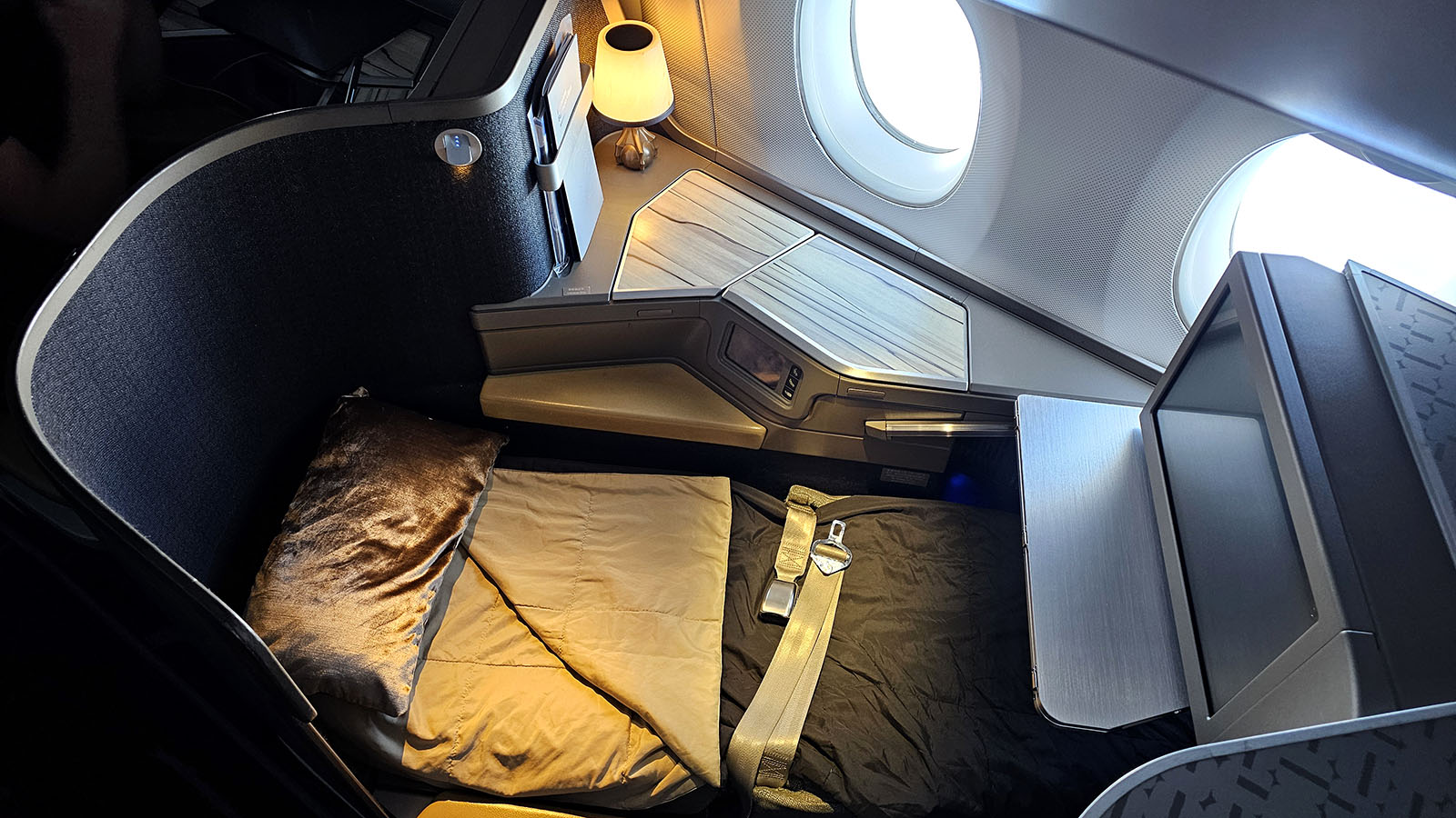 Sleep in China Airlines Airbus A350 Business Class