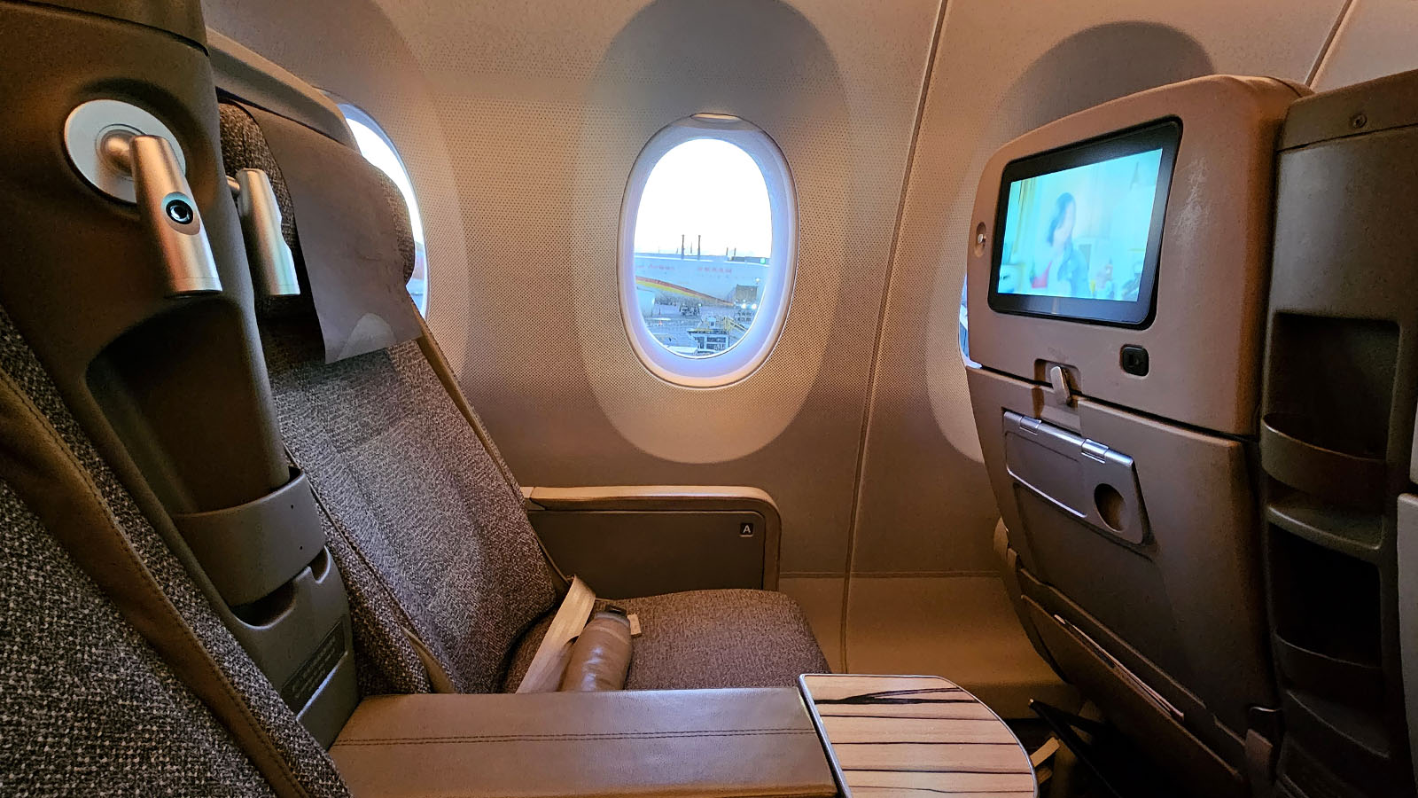 Side view in China Airlines Premium Economy