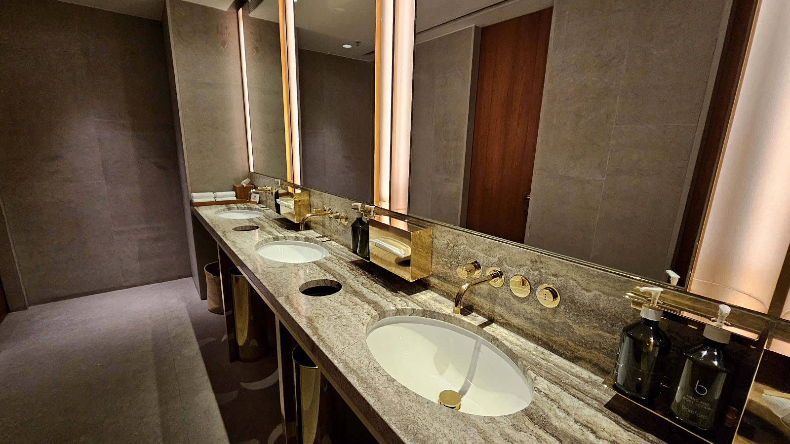 Bathroom in Cathay Pacific, The Pier First Class