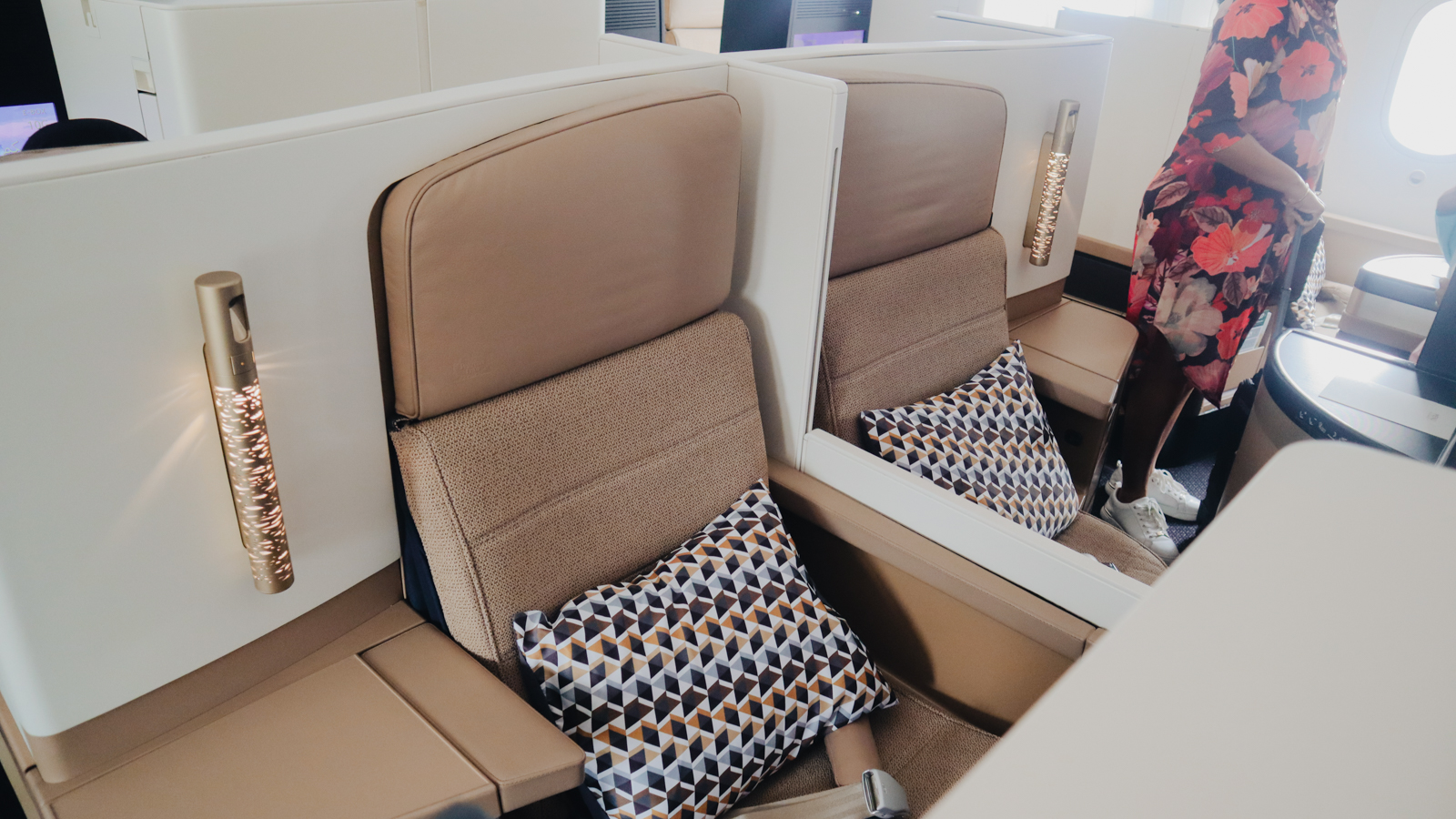 Middle seat divider on Etihad Business Studio