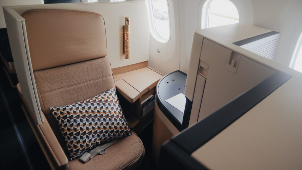 Etihad Boeing 787 Dreamliner Business Class Studio seat