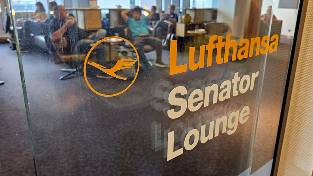 Lufthansa Senator Lounge entry in Hamburg