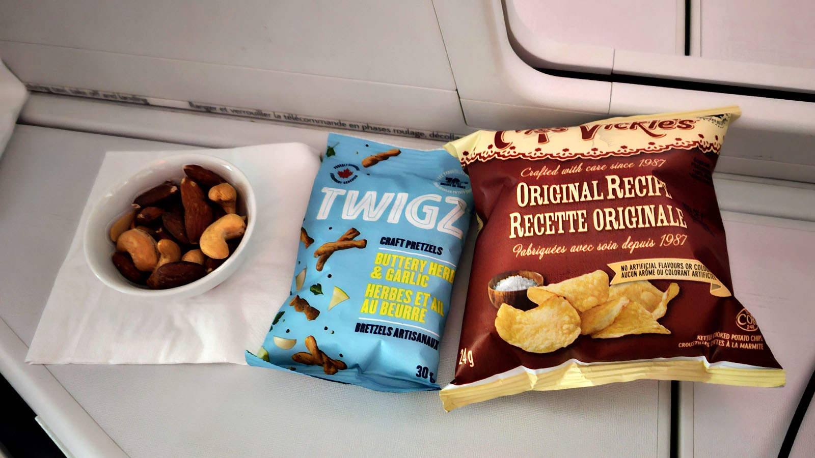 Nibbles in Air Canada Airbus A330 Signature Class