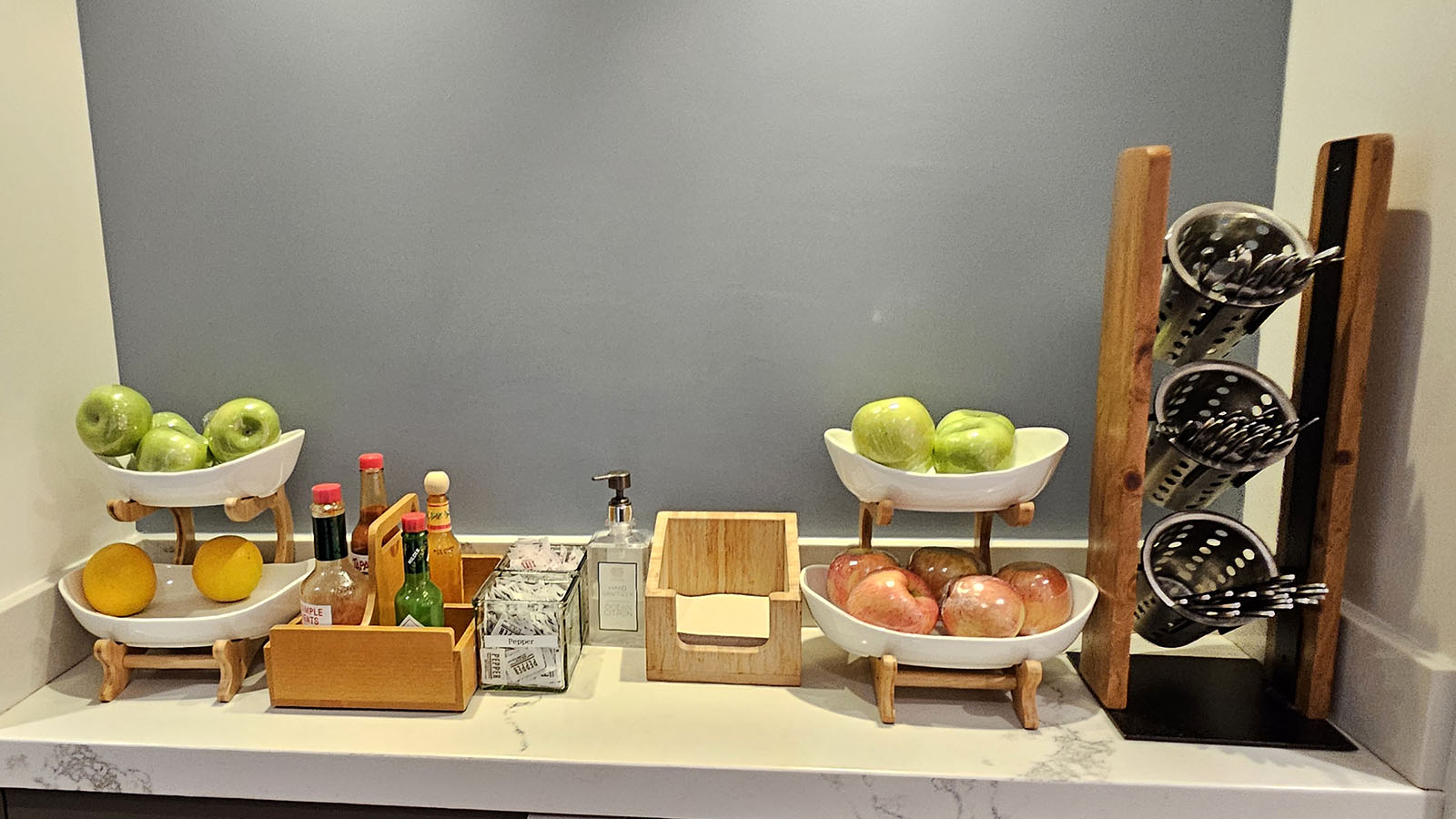 Snacks in the Alaska Lounge in Los Angeles