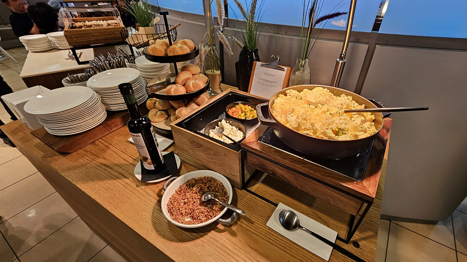 Breakfast before SWISS Embraer E195 E2 Business Class