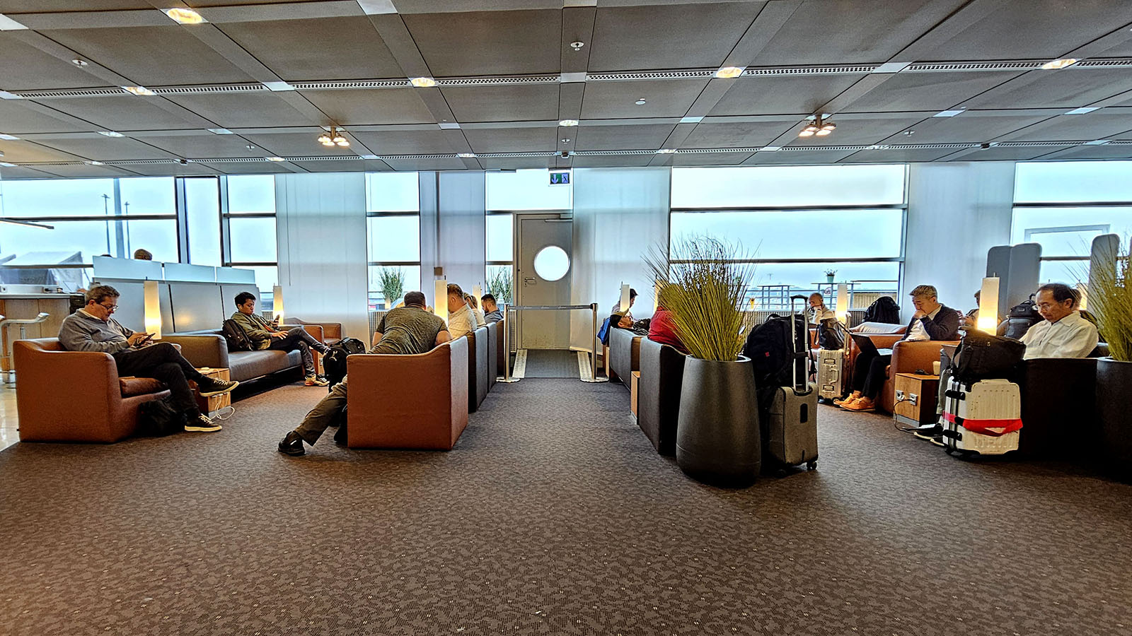 Chairs before SWISS Embraer E195 E2 Business Class