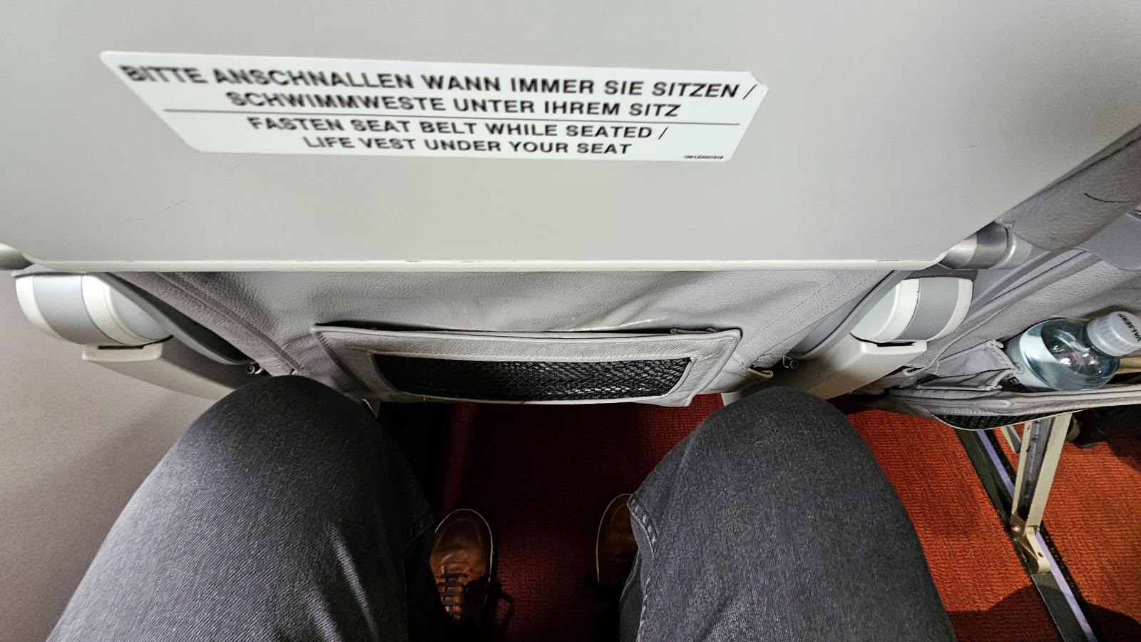 Knee room in SWISS Embraer E195 E2 Business Class