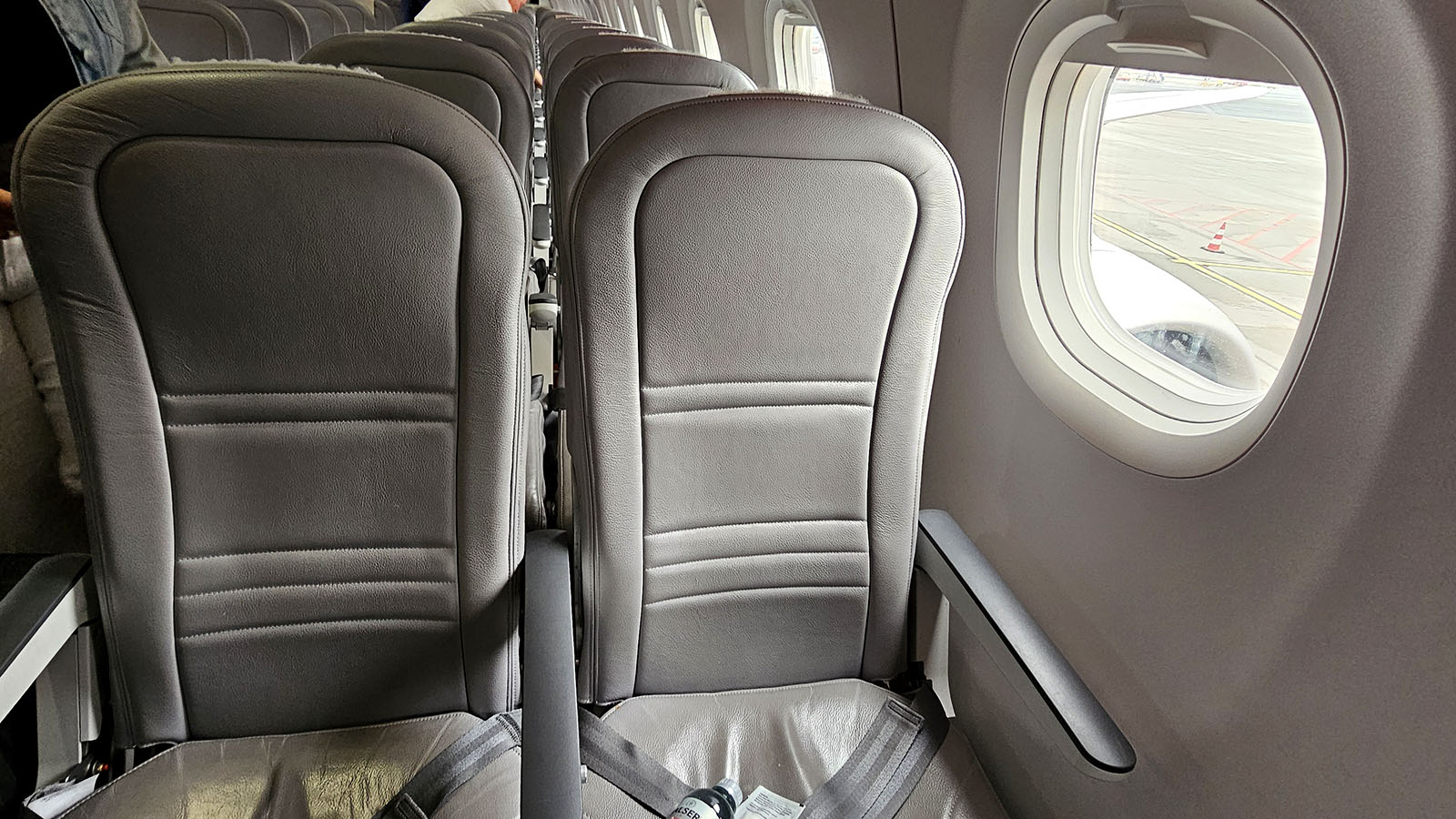Chairs in SWISS Embraer E195 E2 Business Class