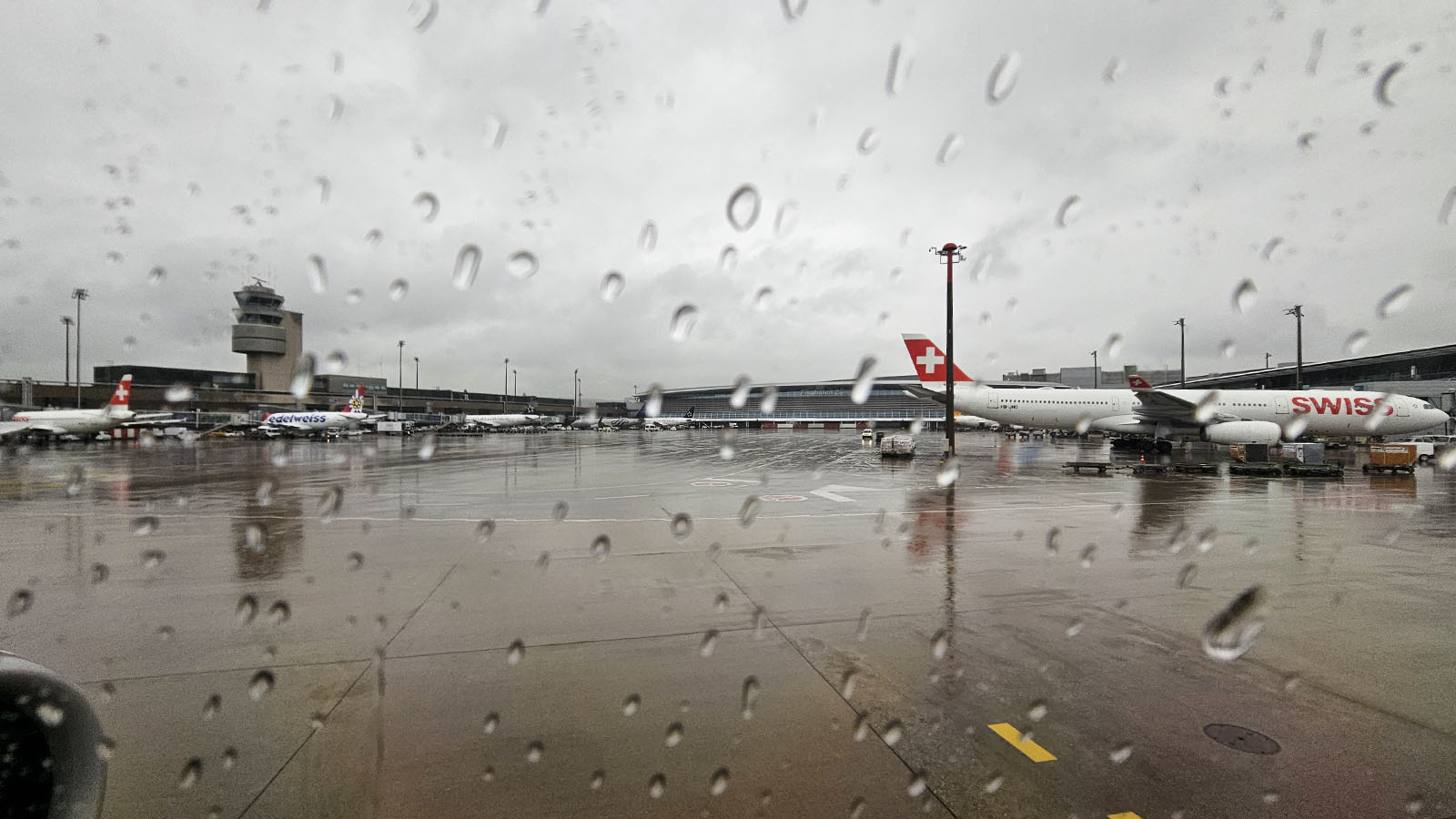 Zurich Airport observed from SWISS Embraer E195 E2 Business Class