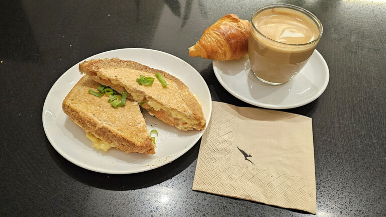 Qantas breakfast flight