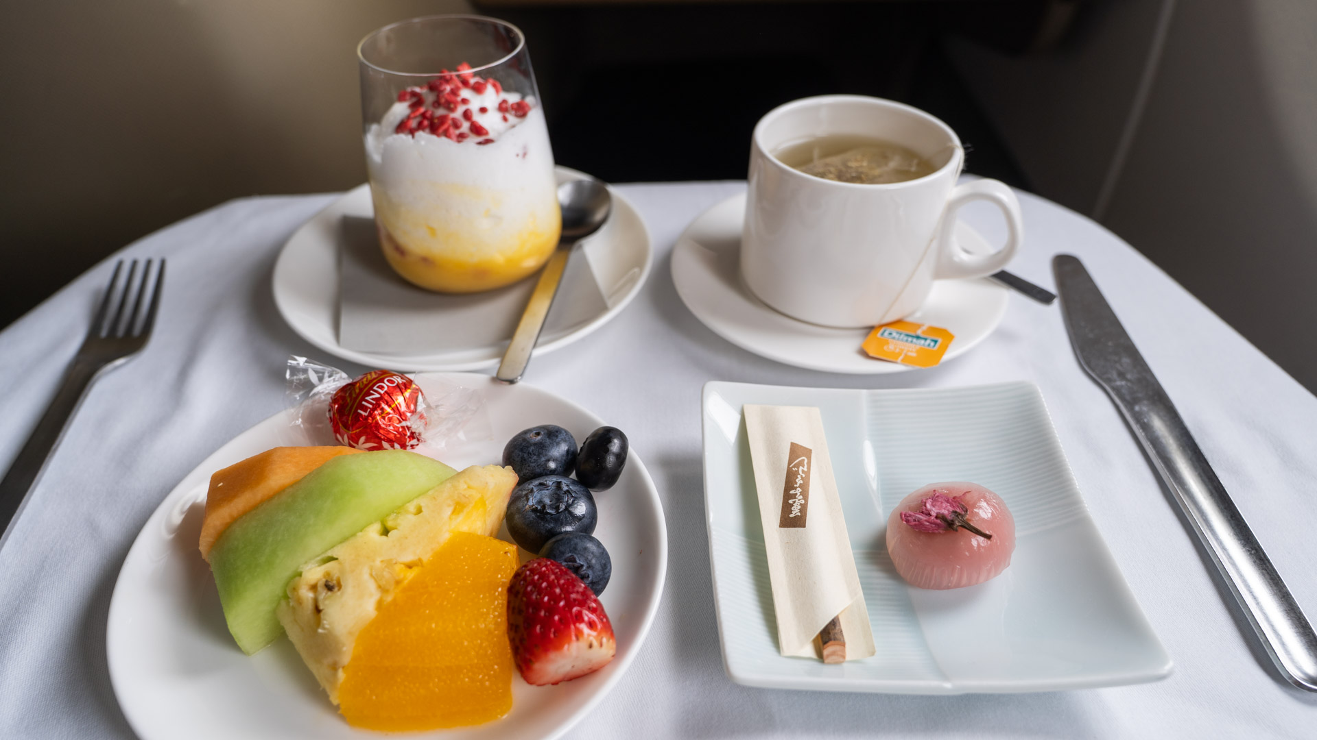 Qantas Airbus A330 Business Class Tokyo Business Class dessert
