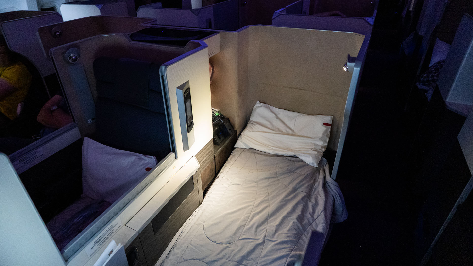 Japan Airlines Boeing 777 Business Class bed