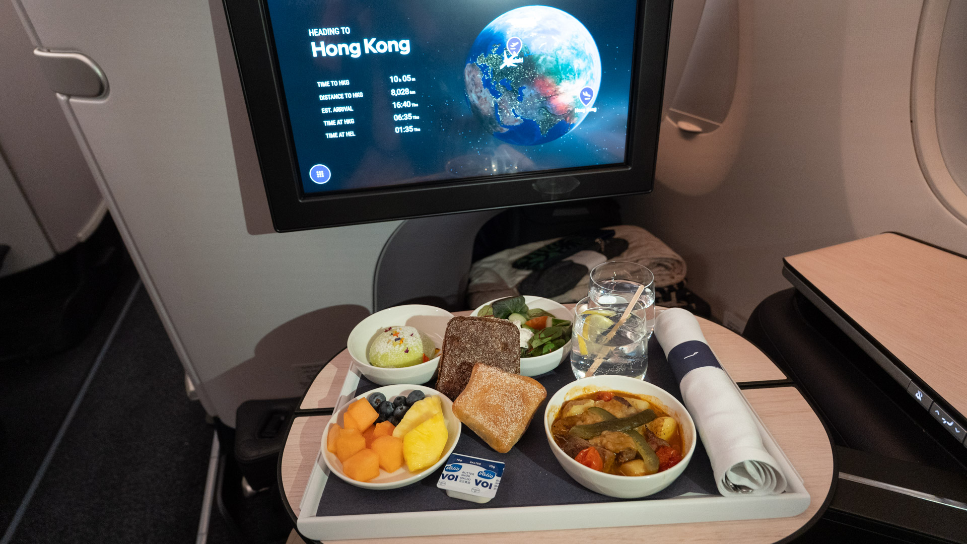 Finnair Airbus A350 Business Class dinner