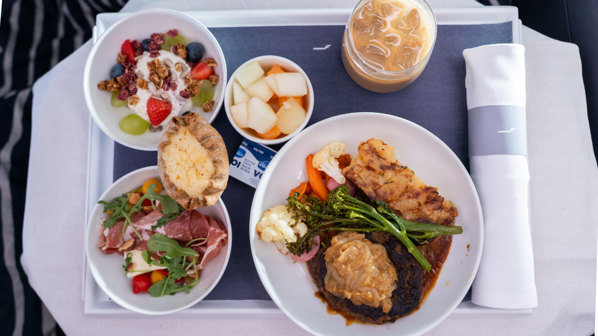 Finnair Airbus A350 Business Class landing meal
