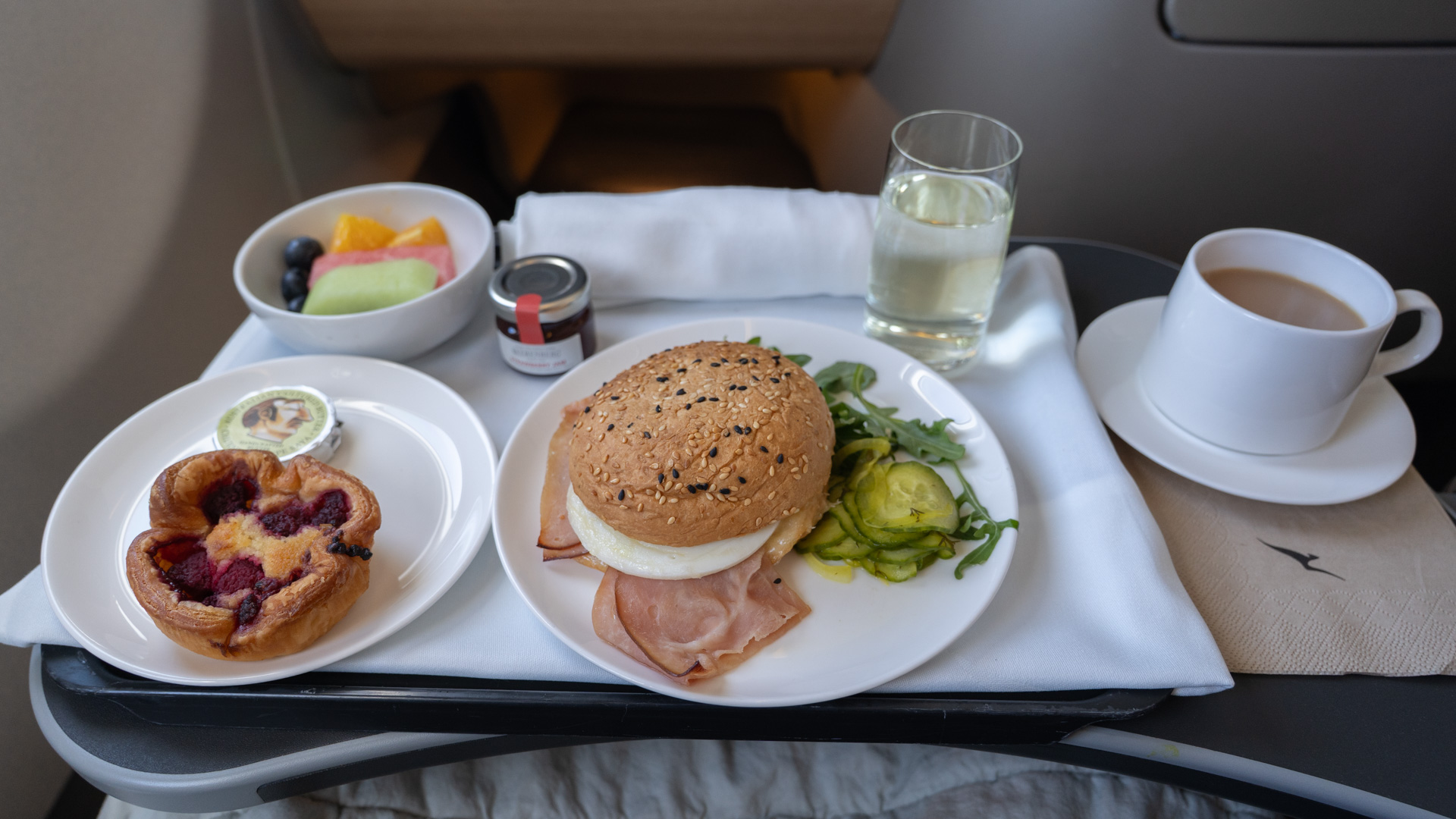 Qantas Airbus A330 Business Class breakfast