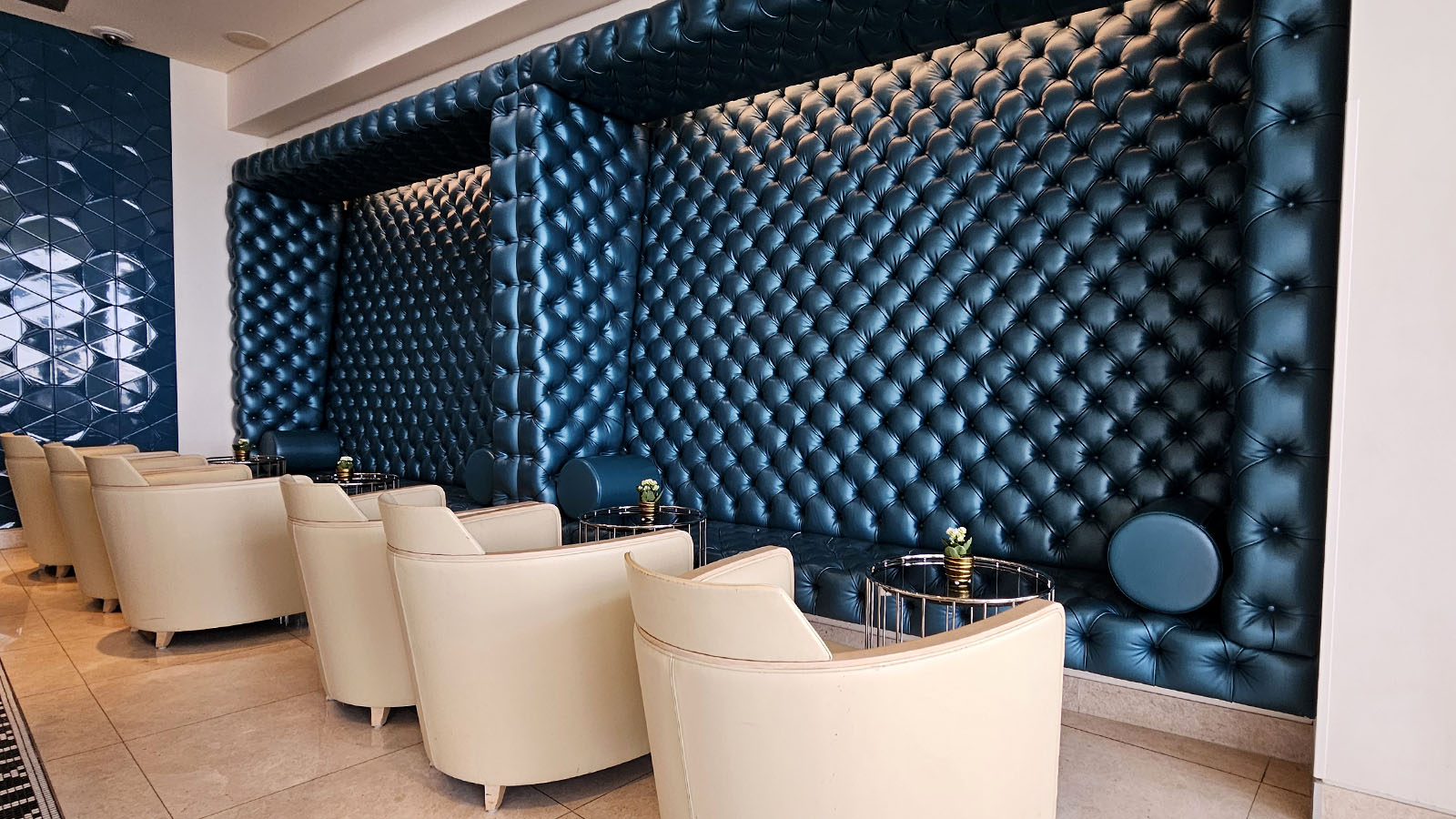 Cosy nook, Qatar Premium Lounge in Paris