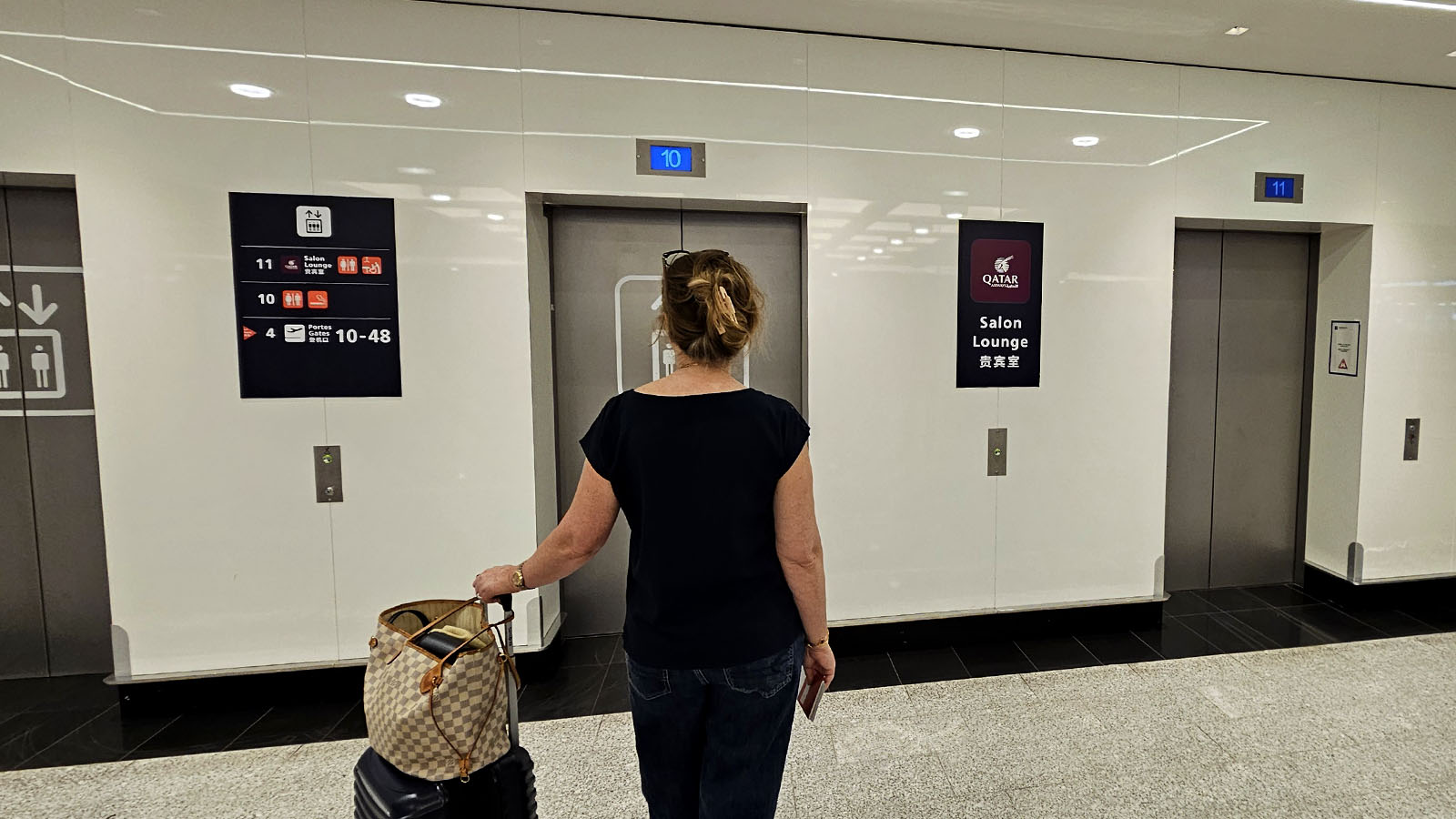 Lift to the Qatar Premium Lounge in Paris