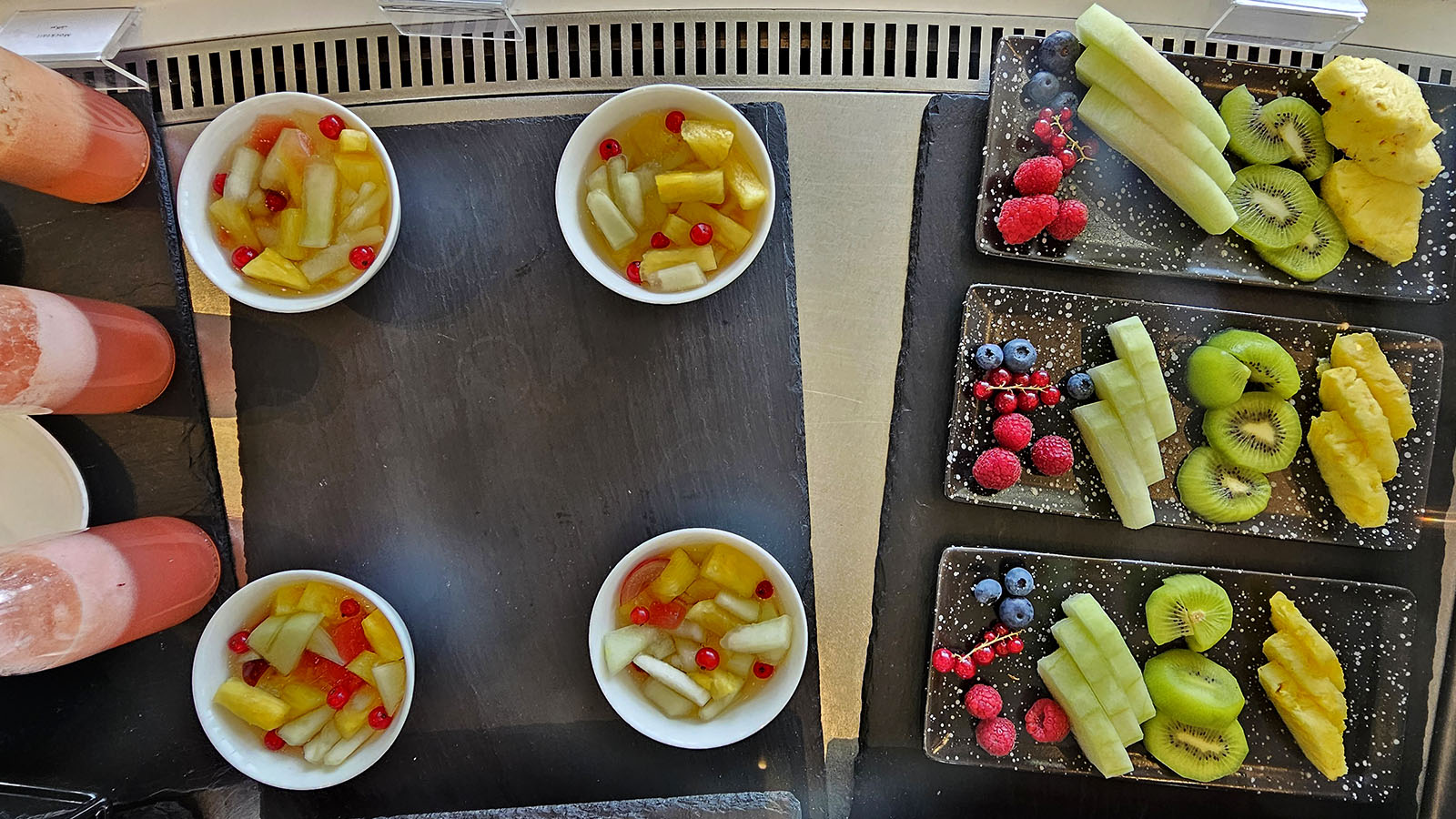 Snacks, Qatar Premium Lounge in Paris