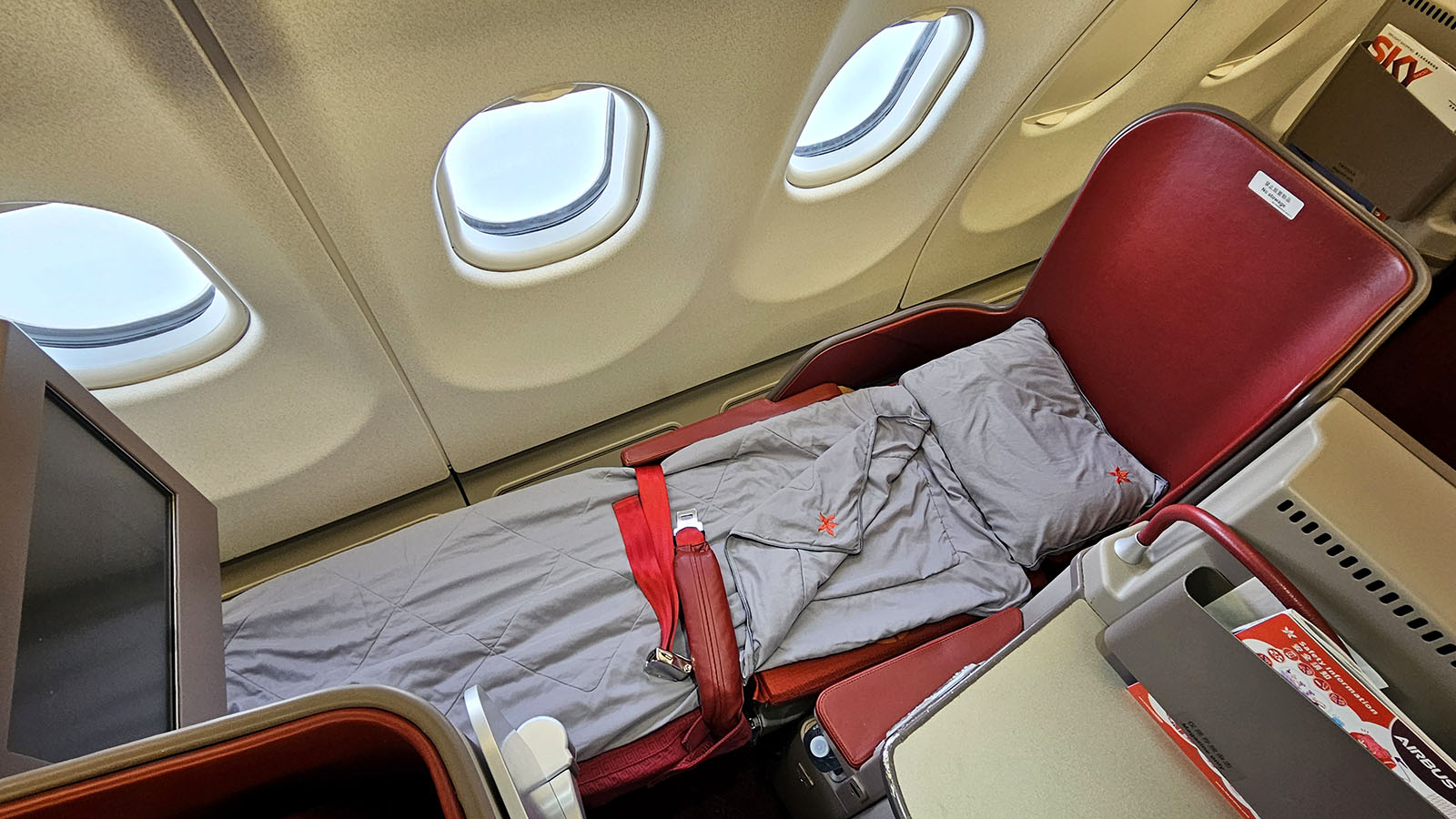 Hong Kong Airlines Business Class