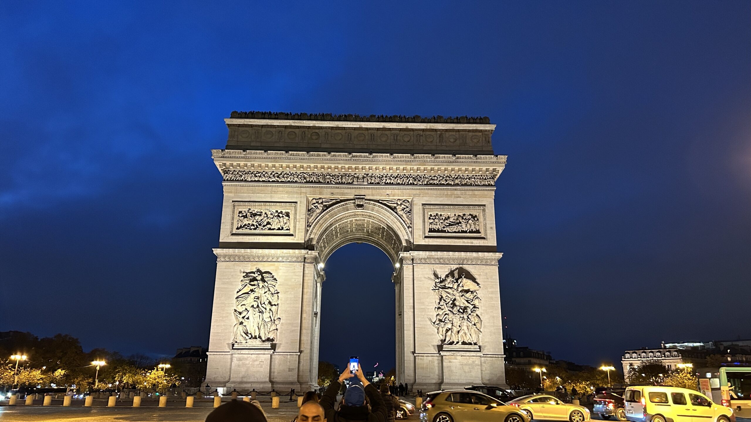 Arc de Triumph at ngiht Point Hacks by Daniel Sciberras