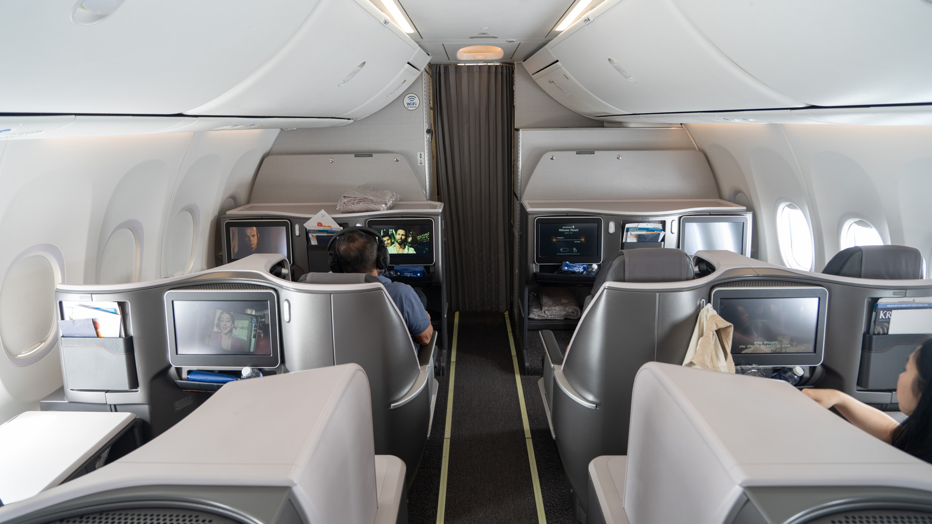 Singapore Airlines Boing 737-8 Business Class cabin