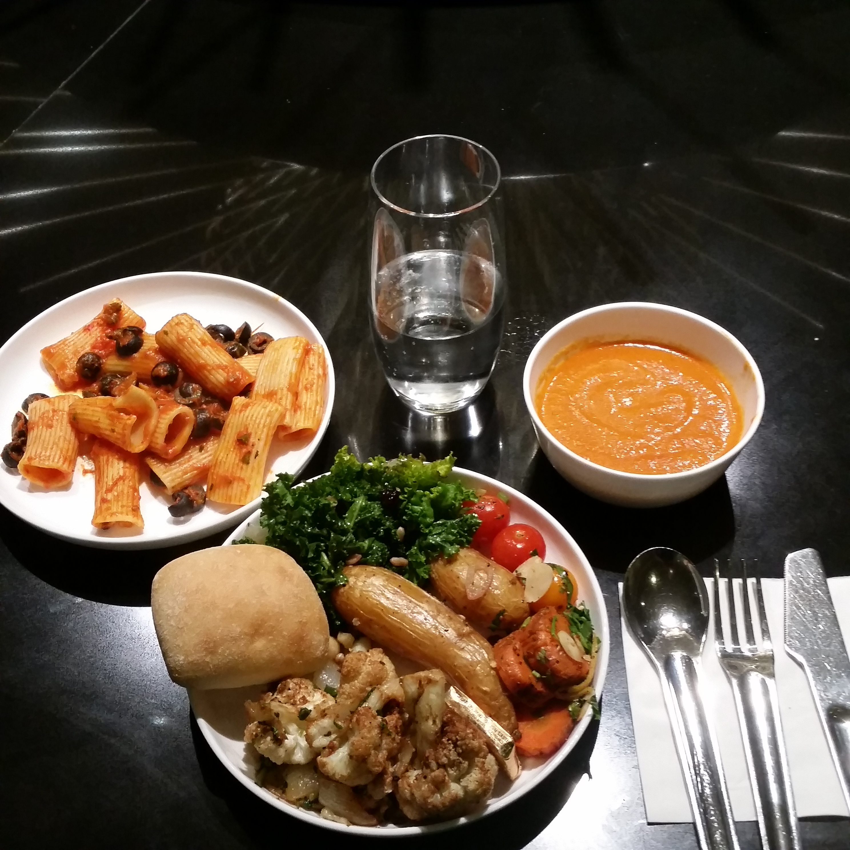 Qantas LAX lounge review my food | Point Hacks